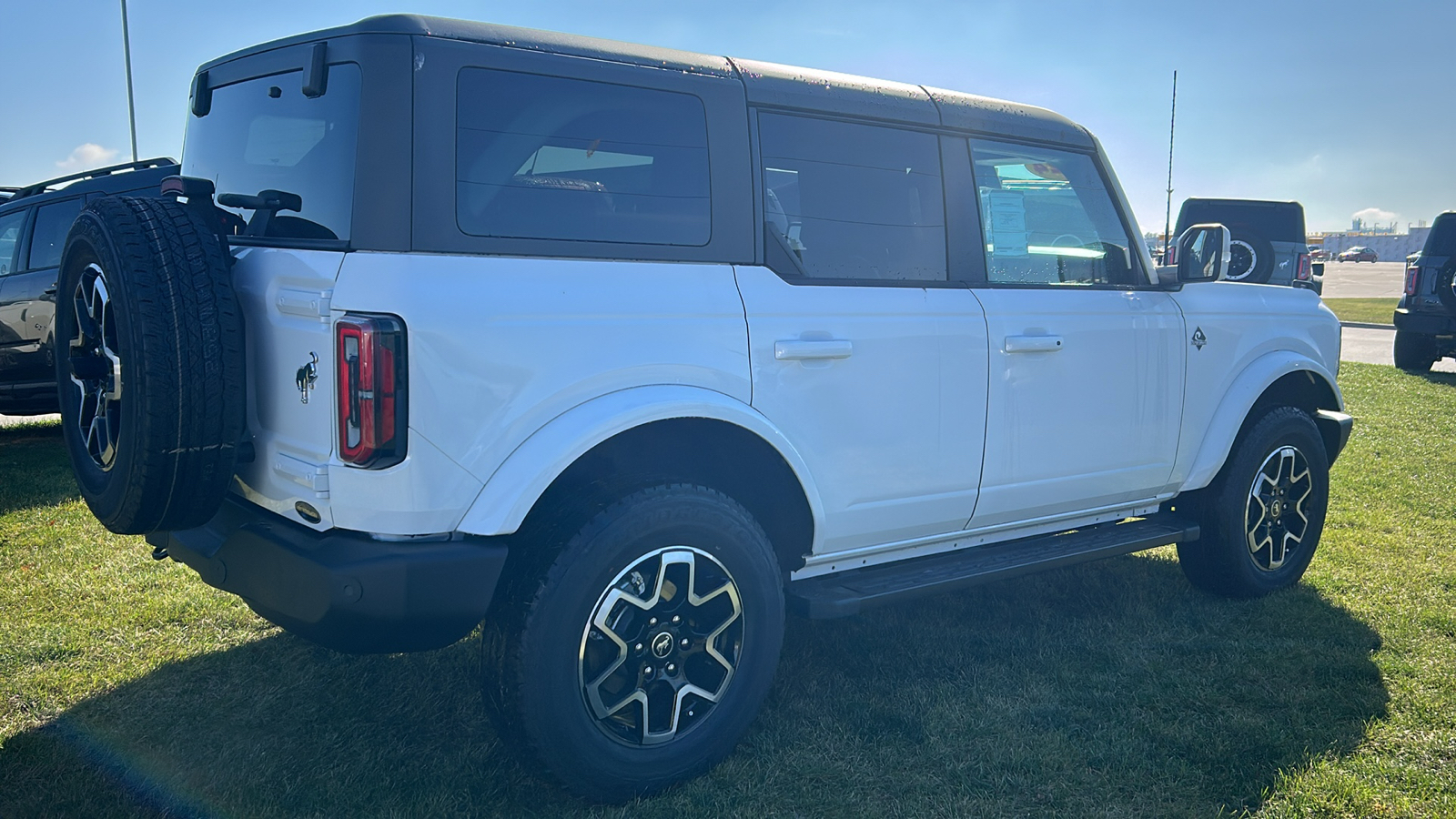 2024 Ford Bronco Outer Banks 3