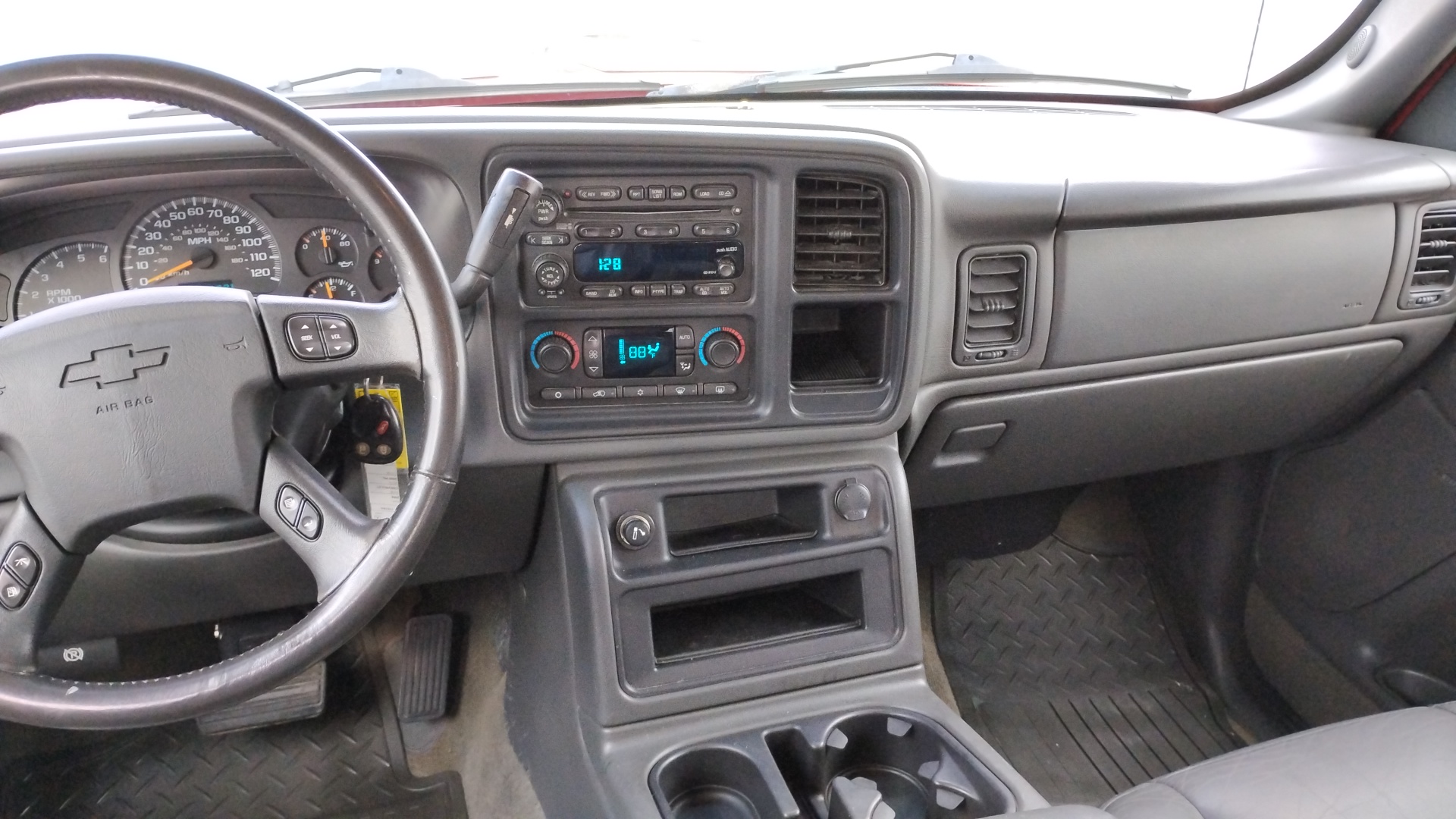 2004 Chevrolet Silverado 2500 LT 19