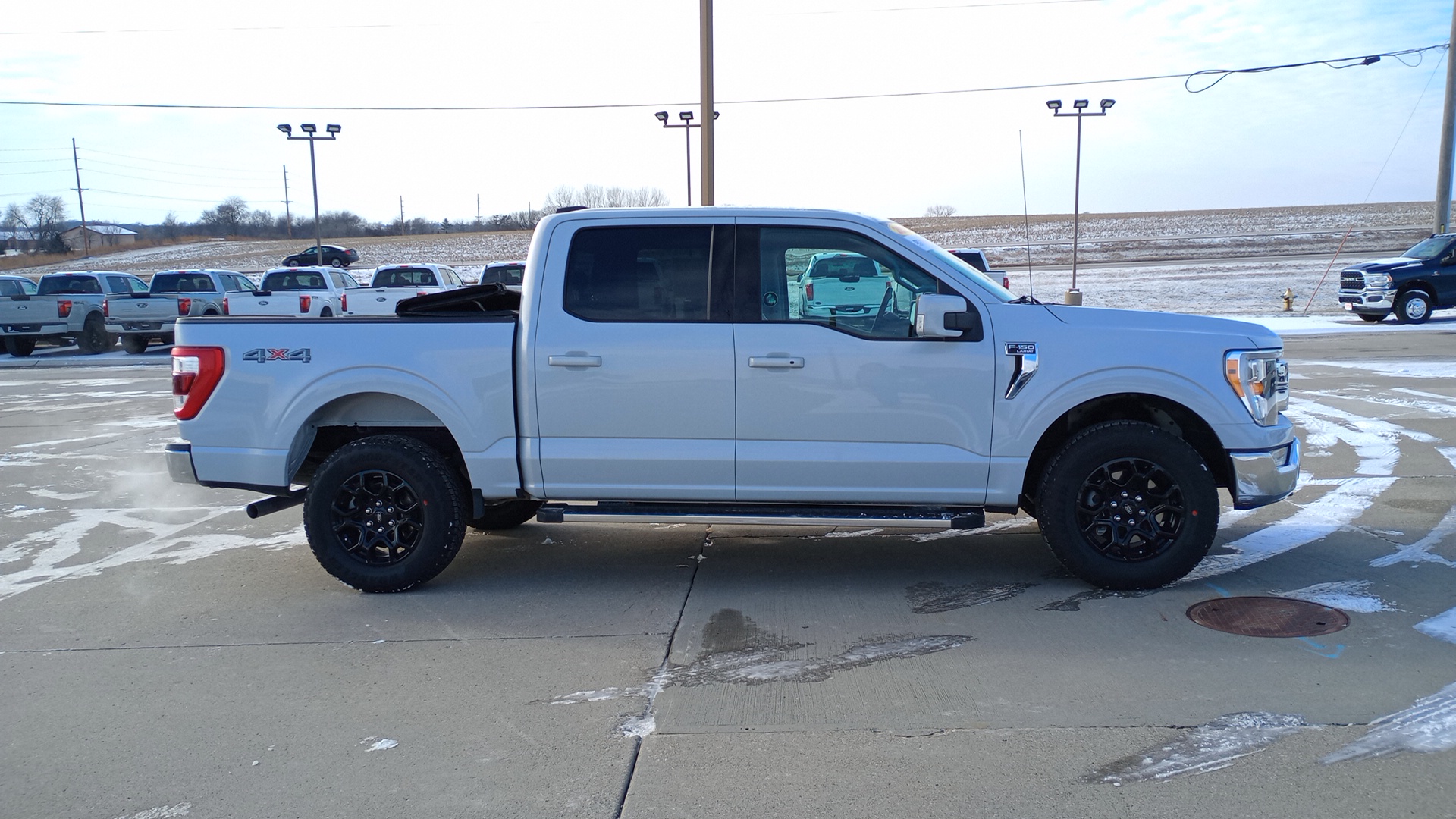 2021 Ford F-150 Lariat 2