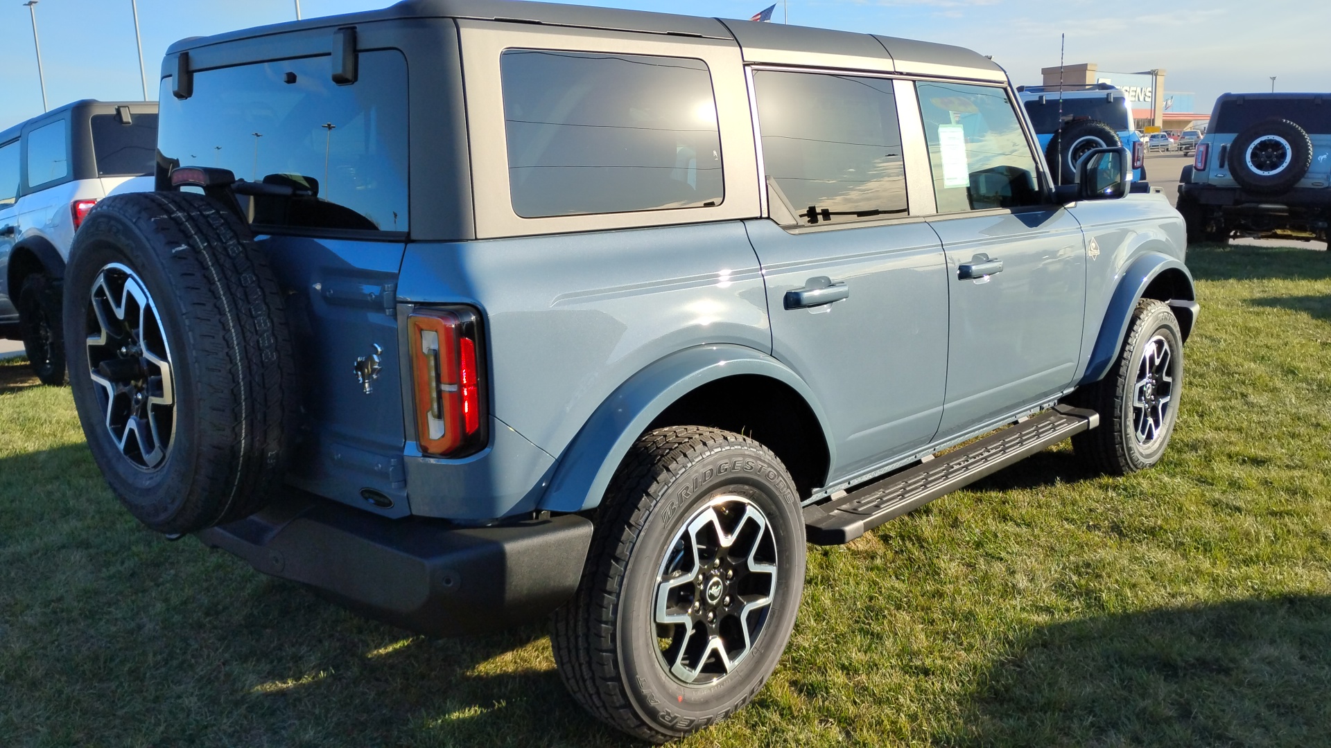 2024 Ford Bronco Outer Banks 3