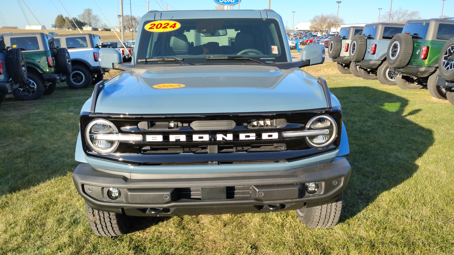 2024 Ford Bronco Outer Banks 8