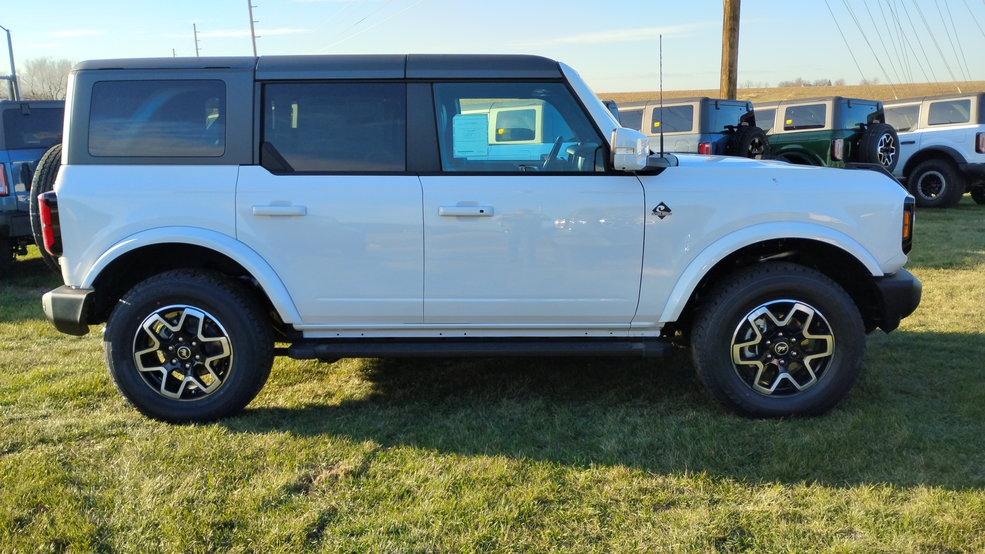 2024 Ford Bronco Outer Banks 2