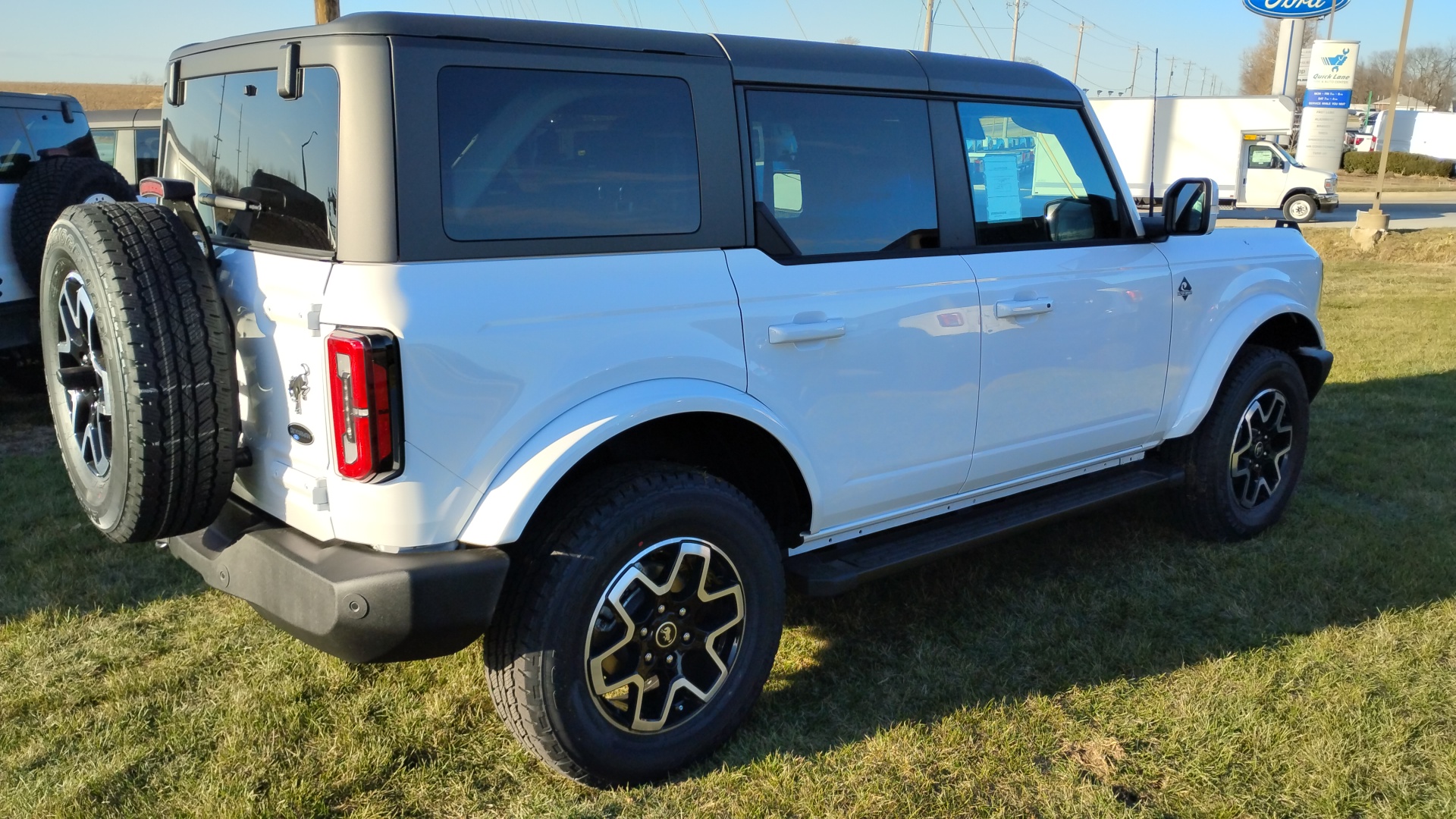 2024 Ford Bronco Outer Banks 3