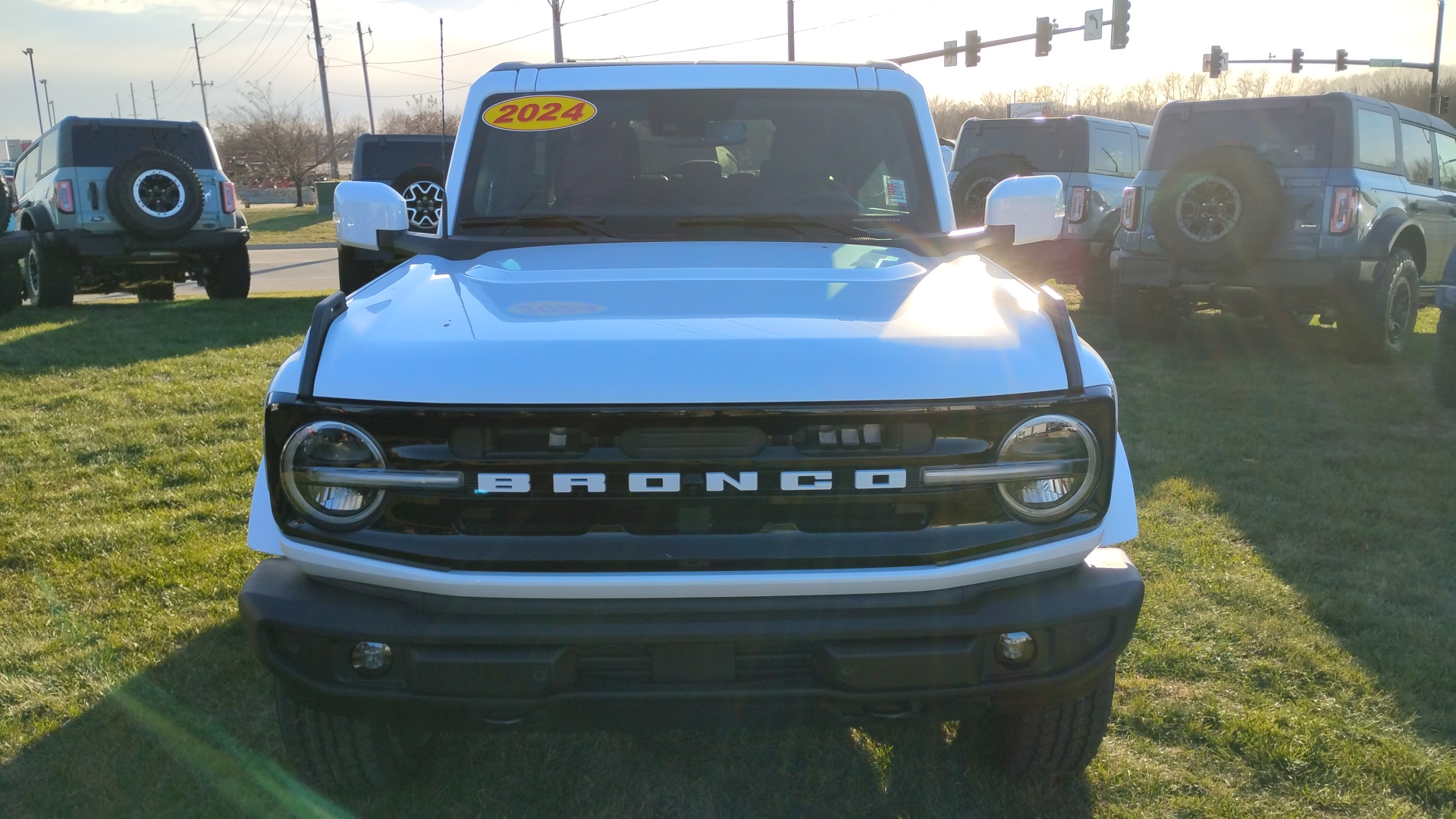 2024 Ford Bronco Outer Banks 8