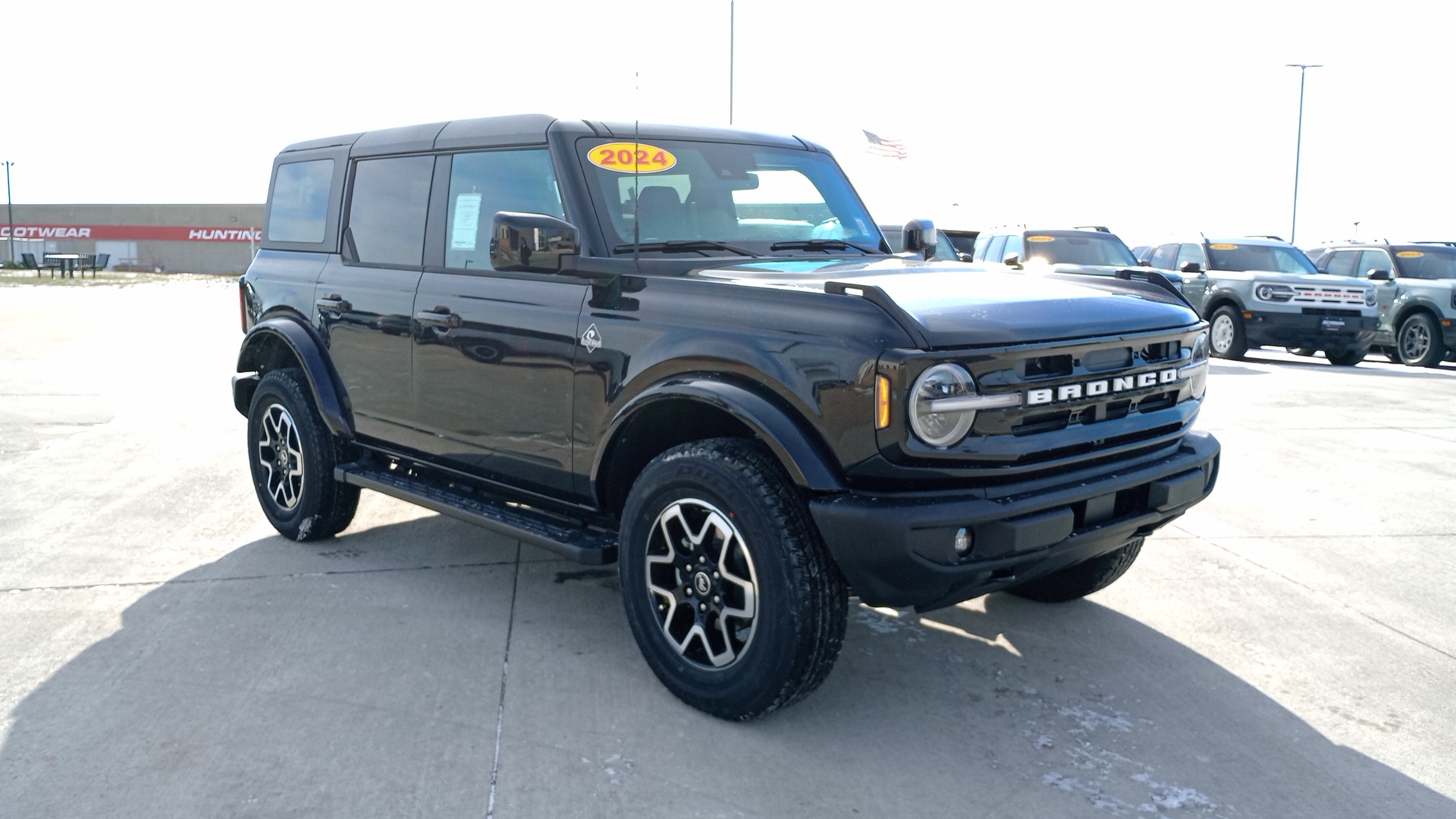 2024 Ford Bronco Outer Banks 1