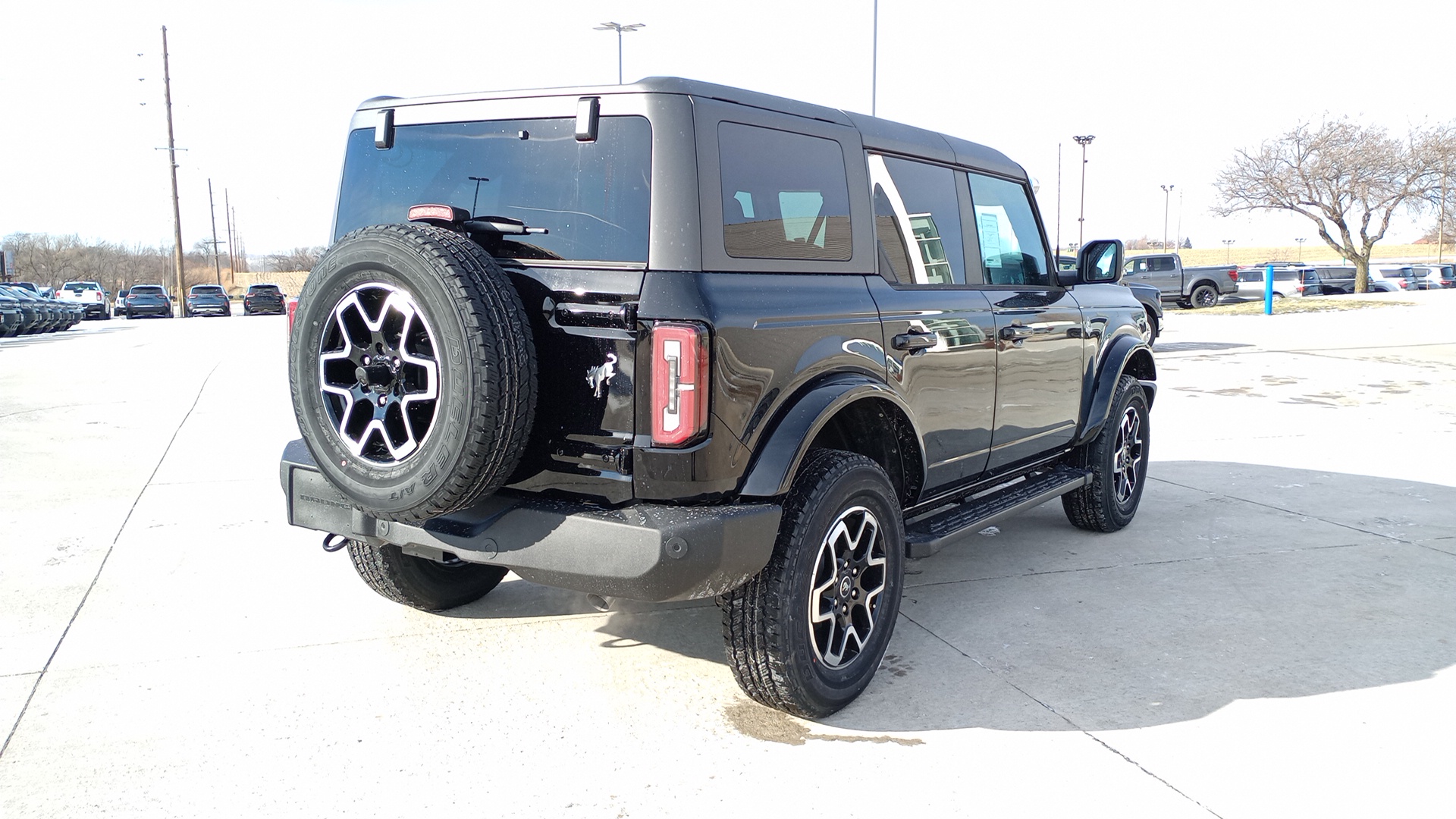 2024 Ford Bronco Outer Banks 3