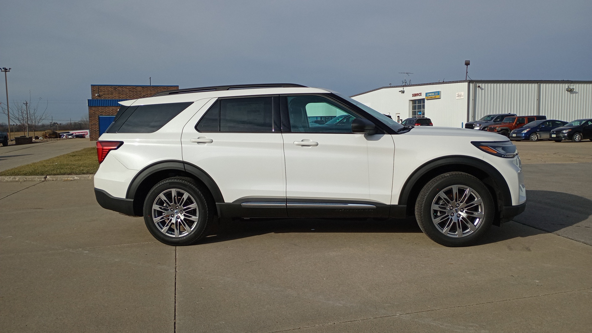 2025 Ford Explorer Active 2