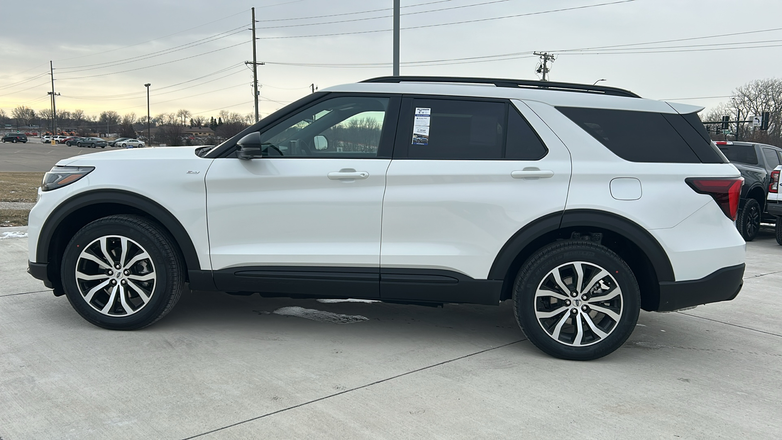 2025 Ford Explorer ST-Line 6