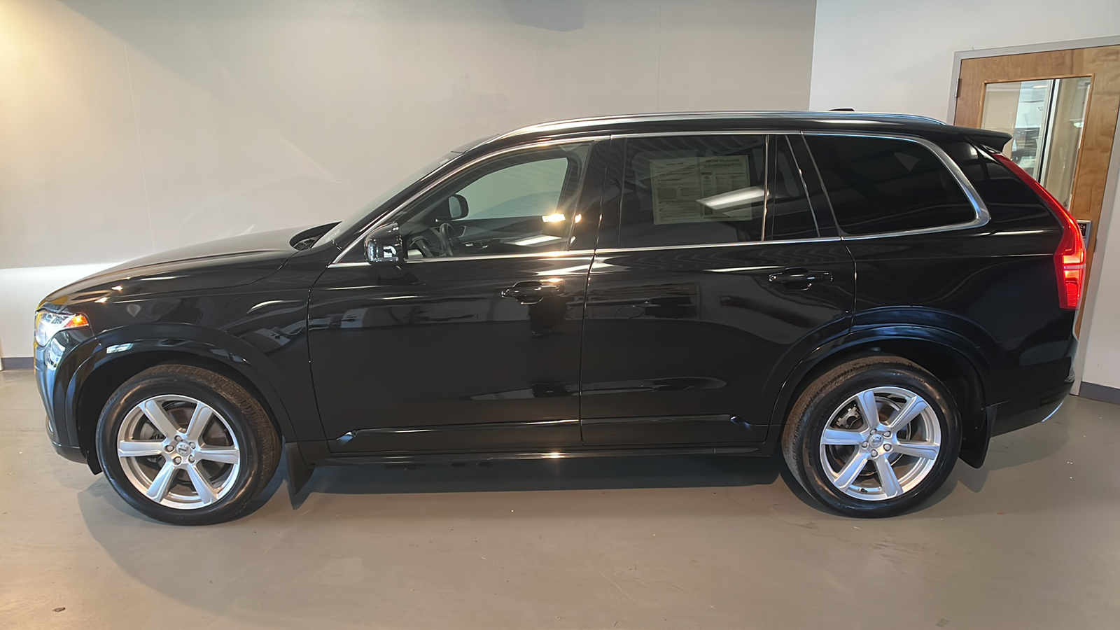 2021 Volvo XC90 T5 Momentum 2