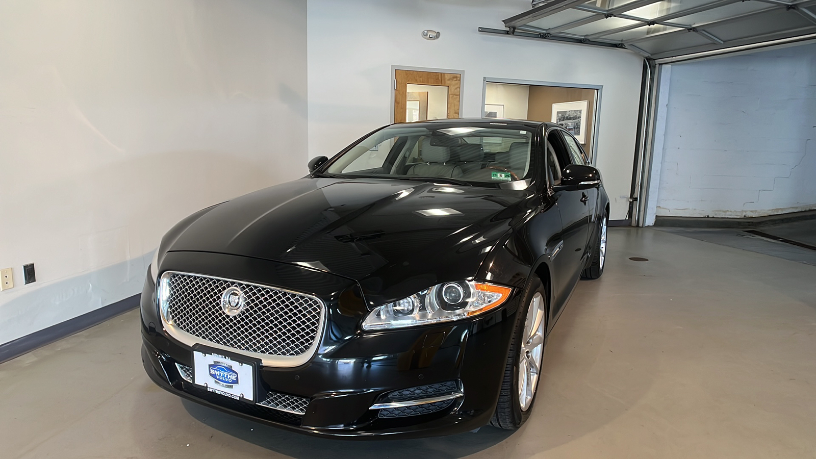 2013 Jaguar XJ Base 1