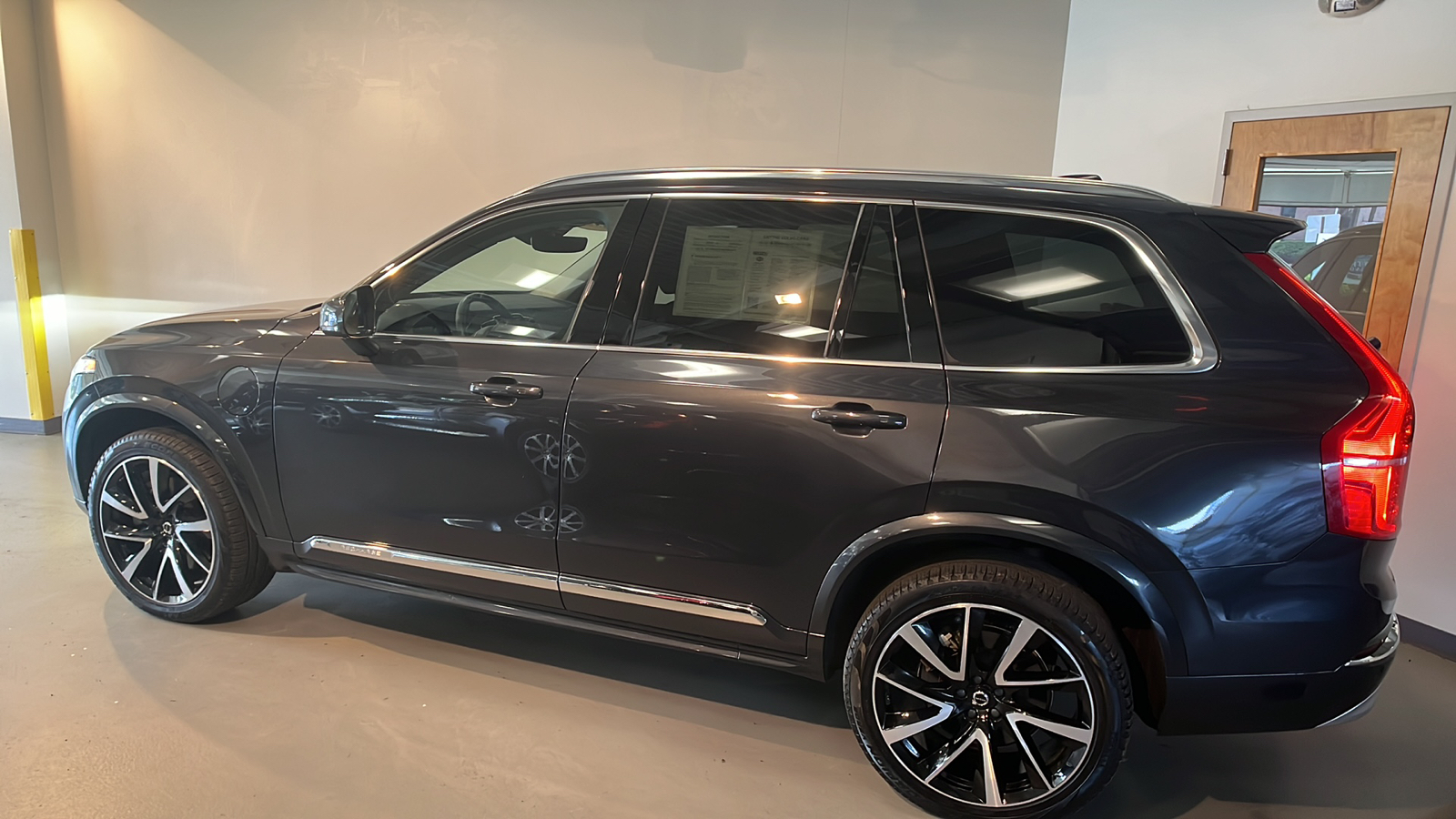 2022 Volvo XC90 Recharge Plug-In Hybrid T8 Inscription Expression 6 Passenger 2