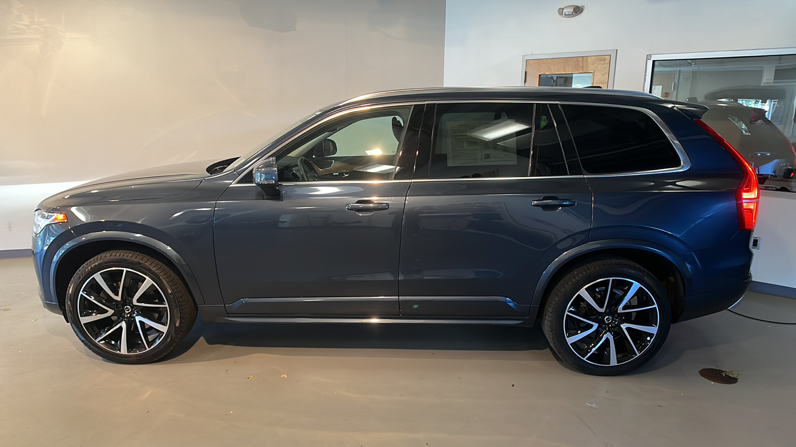 2021 Volvo XC90 T6 Momentum 2