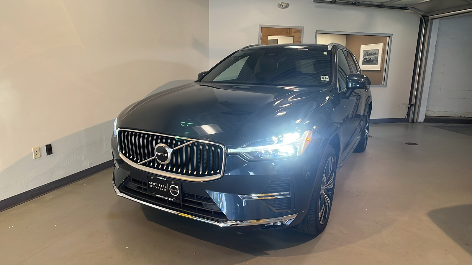 2022 Volvo XC60 B5 Inscription 1