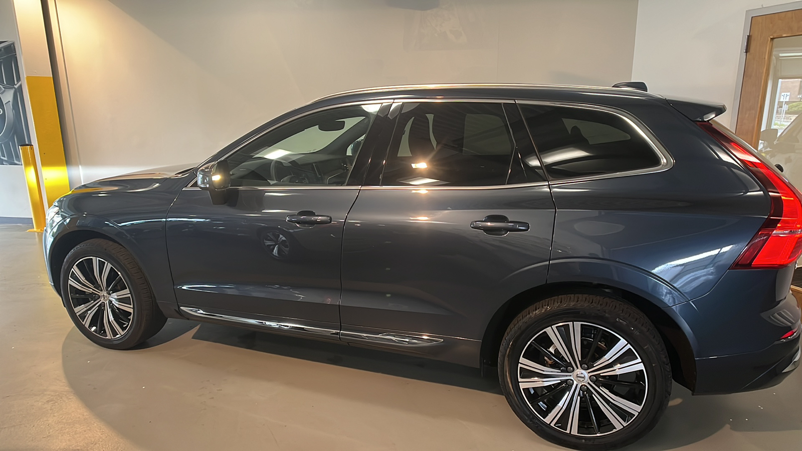 2022 Volvo XC60 B5 Inscription 2