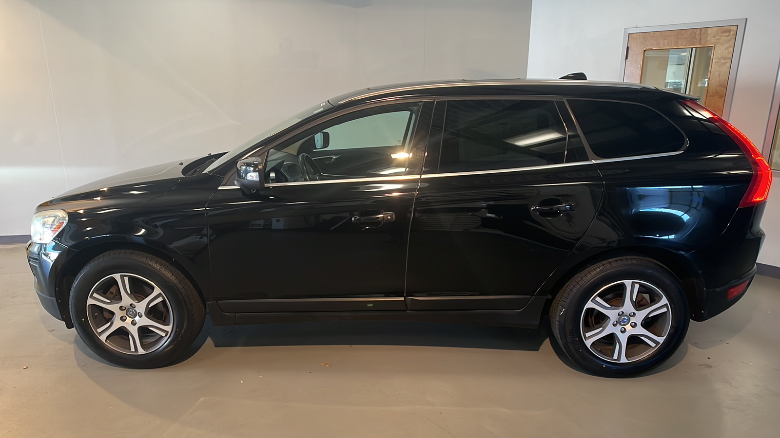 2013 Volvo XC60 T6 Platinum 2