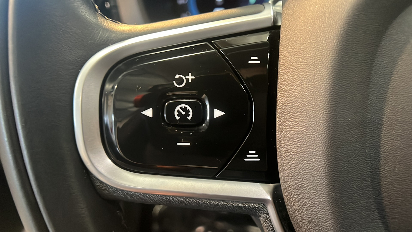 2022 Volvo XC60 Recharge Plug-In Hybrid T8 Inscription 16