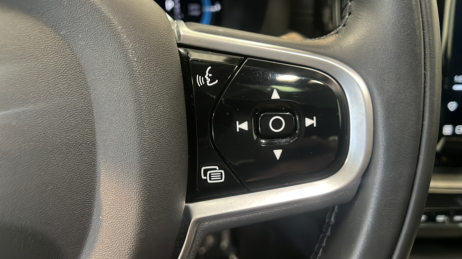 2022 Volvo XC60 Recharge Plug-In Hybrid T8 Inscription 17