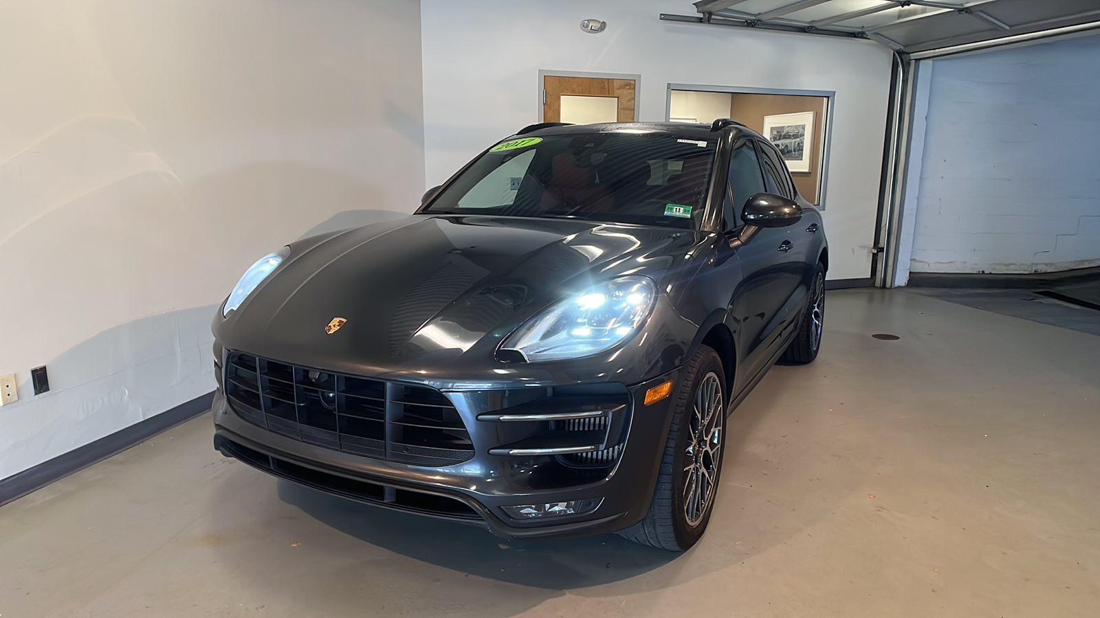 2017 Porsche Macan Turbo 1