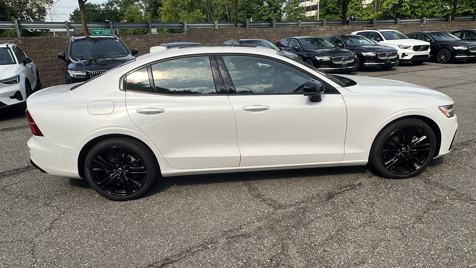 2024 Volvo S60 B5 Plus Black Edition 6