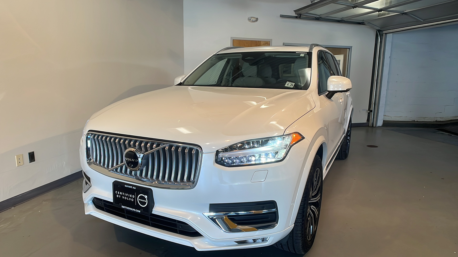 2024 Volvo XC90 B6 Plus Bright Theme 1