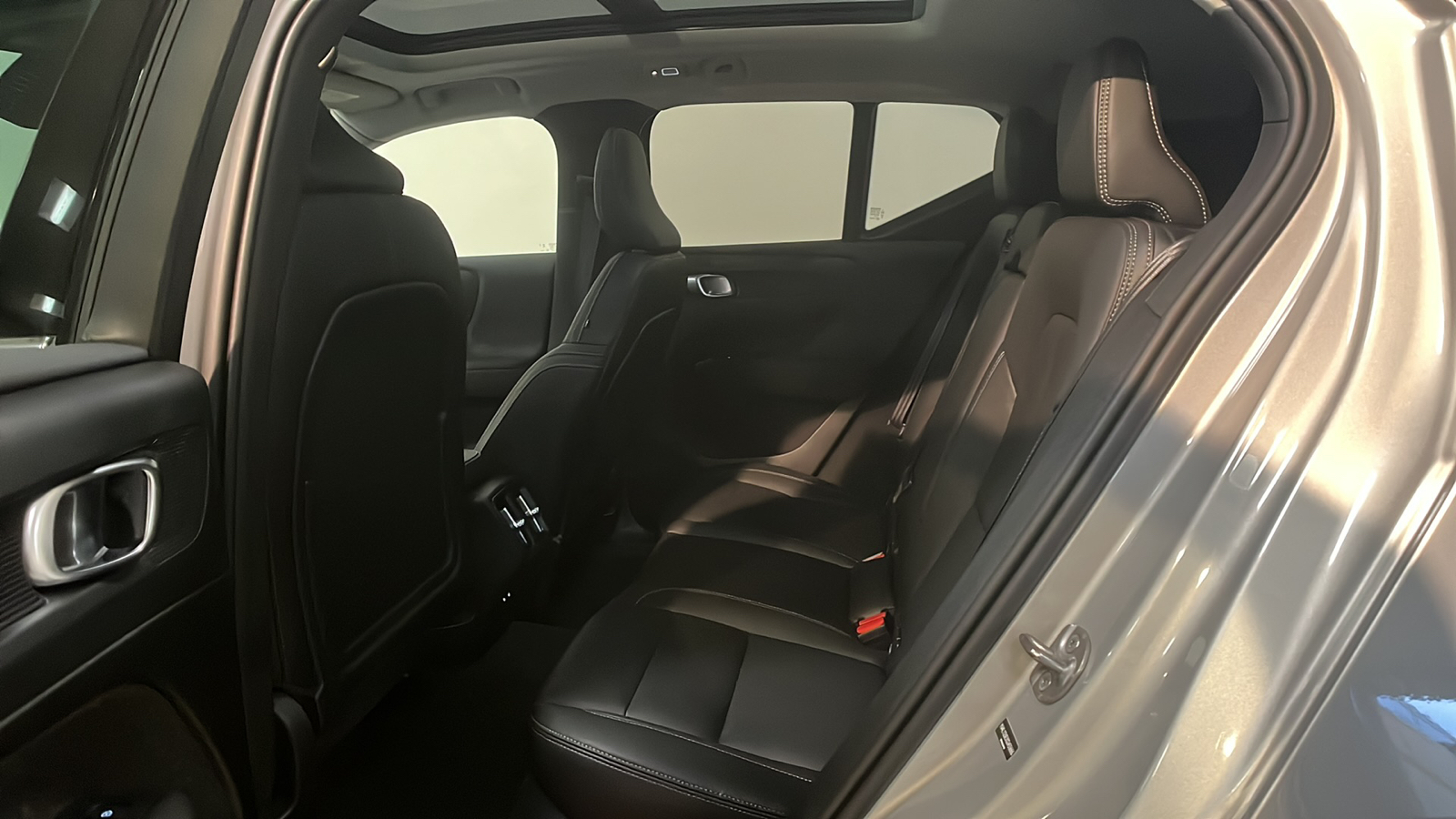 2025 Volvo XC40 B5 Plus Bright Theme 9