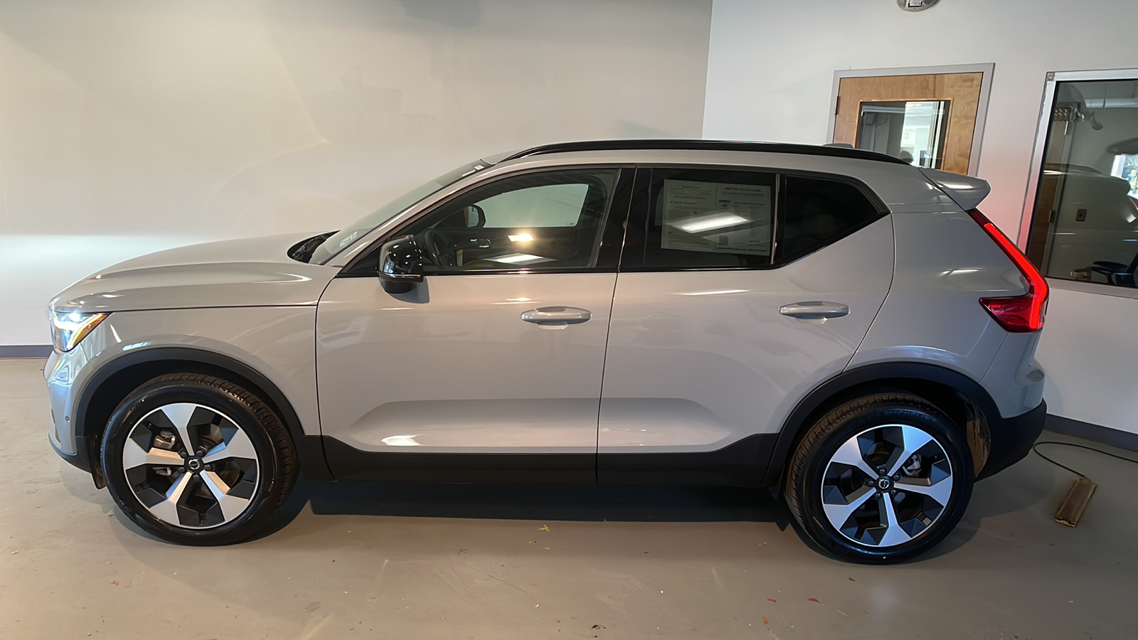 2025 Volvo XC40 B5 Plus Dark Theme 2