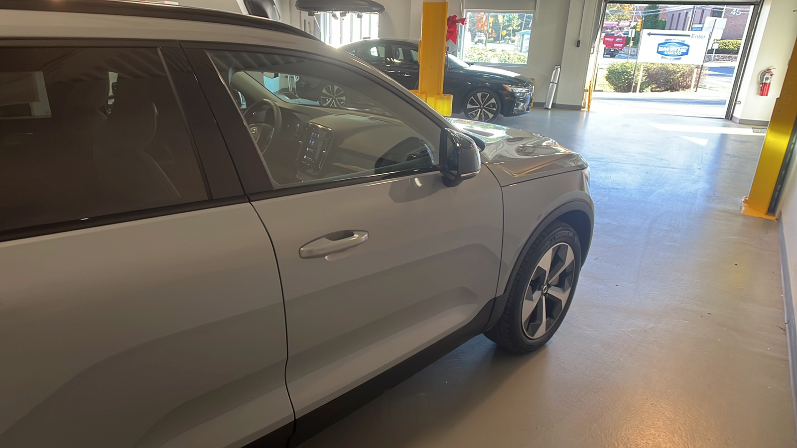 2025 Volvo XC40 B5 Plus Dark Theme 7