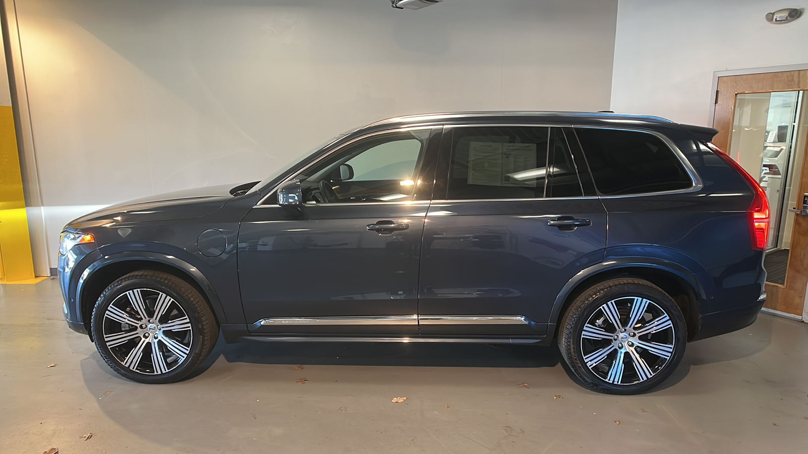 2023 Volvo XC90 Recharge Plug-In Hybrid T8 Plus 6 Passenger 2