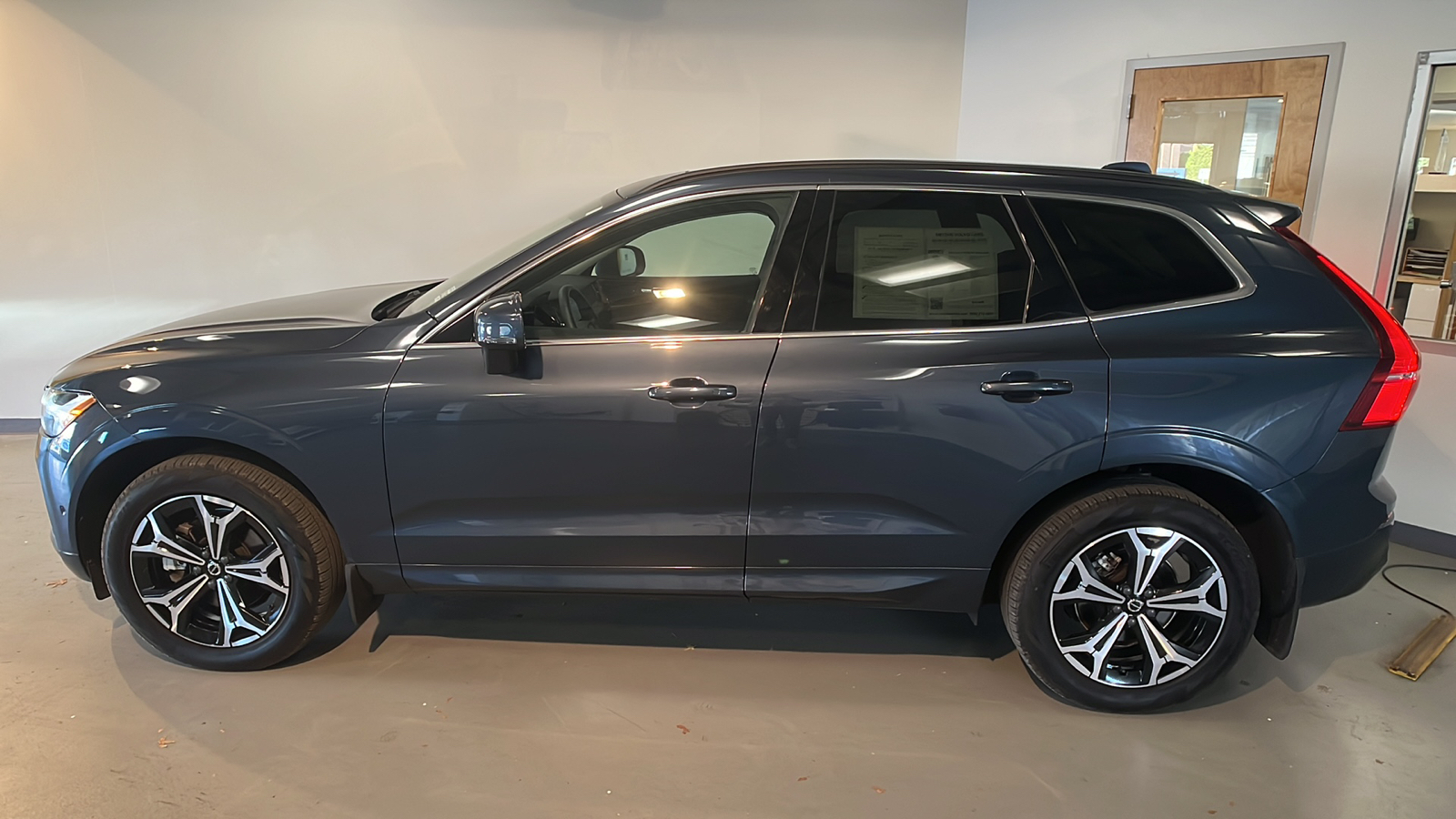 2022 Volvo XC60 B5 Momentum 2