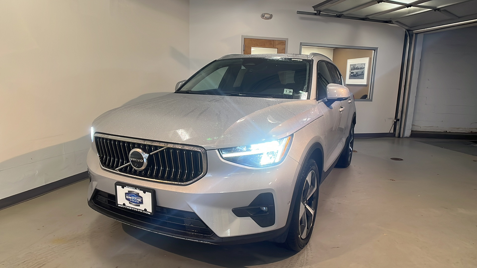 2025 Volvo XC40 B5 Plus Bright Theme 1