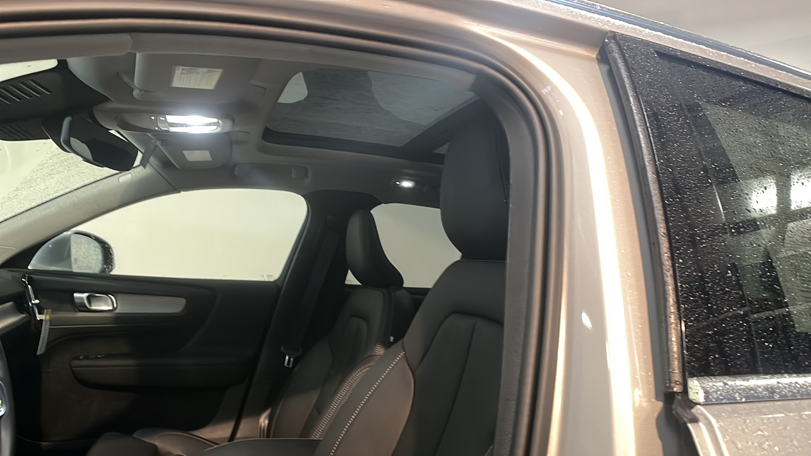 2025 Volvo XC40 B5 Plus Bright Theme 13