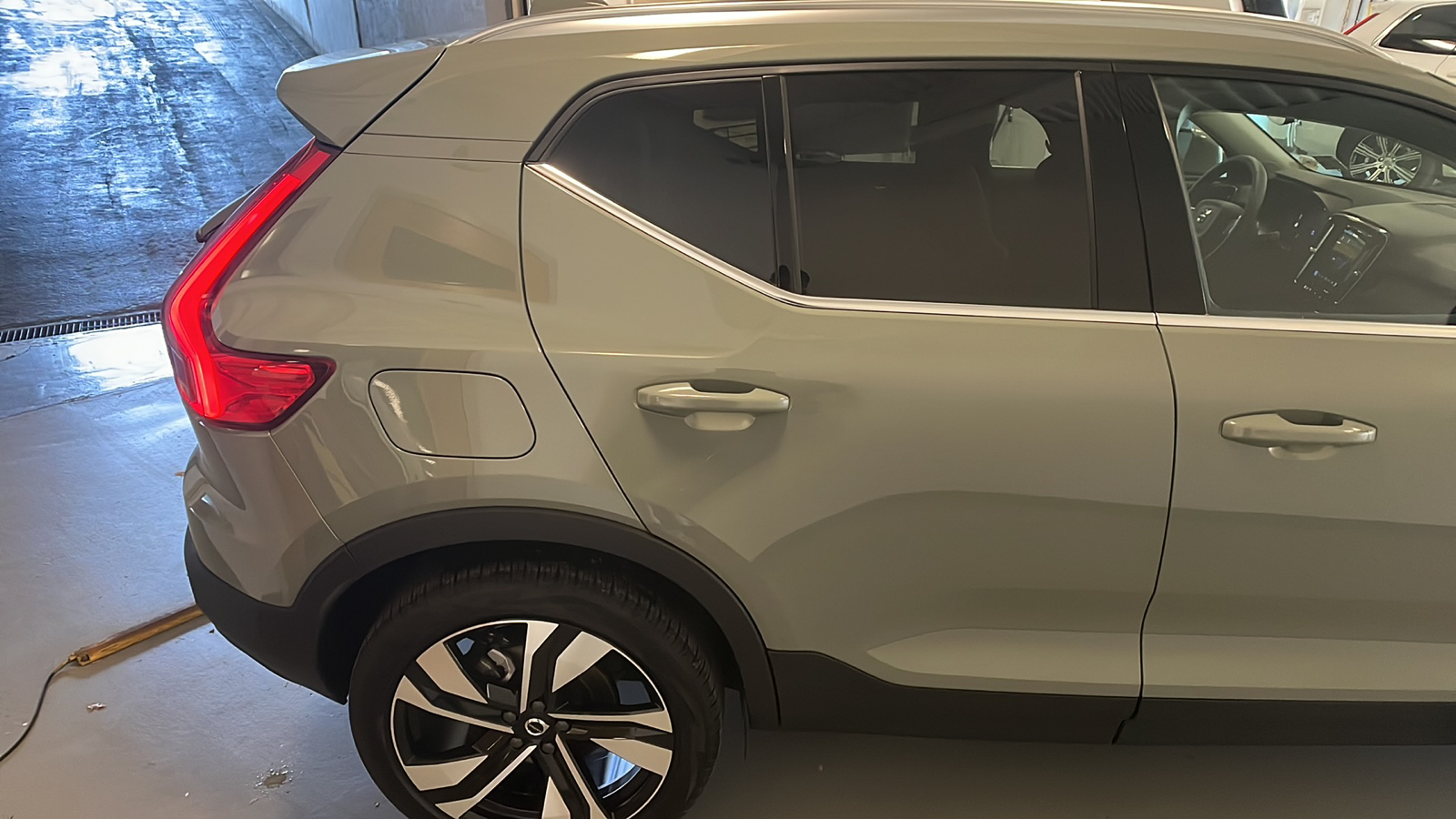 2025 Volvo XC40 B5 Plus Bright Theme 8