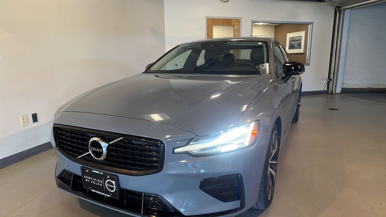 2022 Volvo S60 B5 Momentum 1