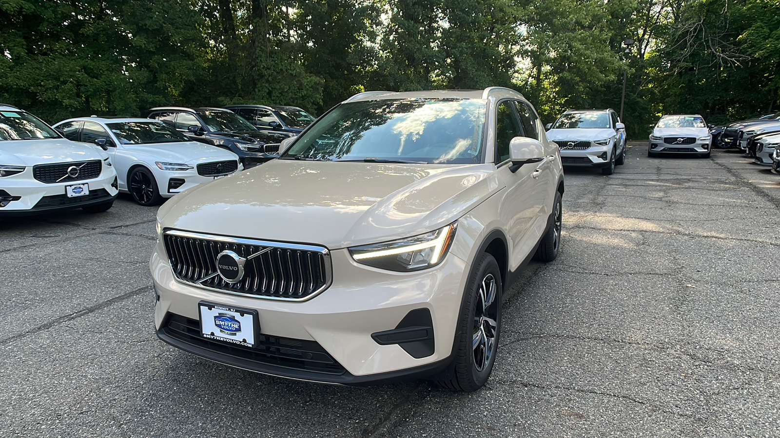 2025 Volvo XC40 B5 Core 1