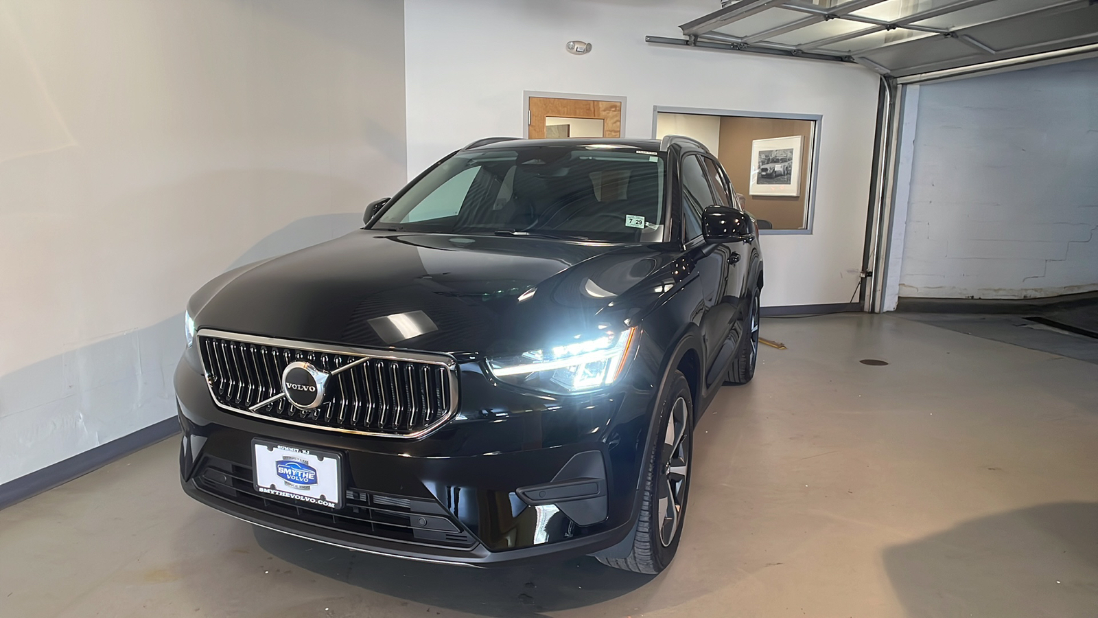 2025 Volvo XC40 B5 Core 1