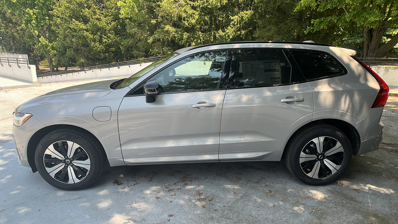 2025 Volvo XC60 Plug-In Hybrid T8 Plus 2