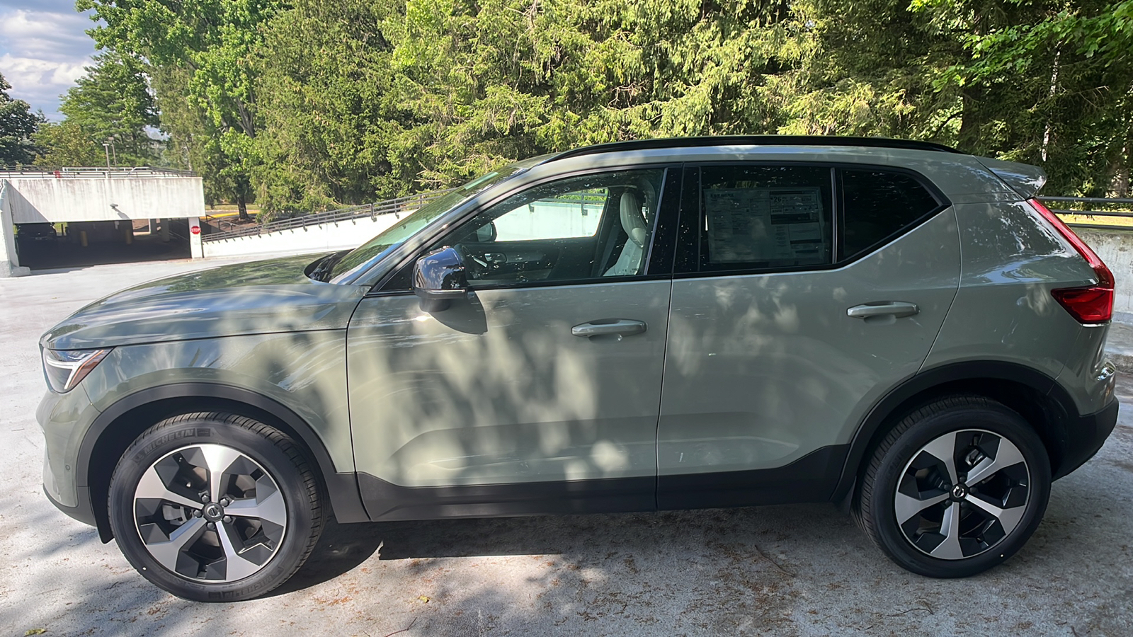 2025 Volvo XC40 B5 Plus Dark Theme 2