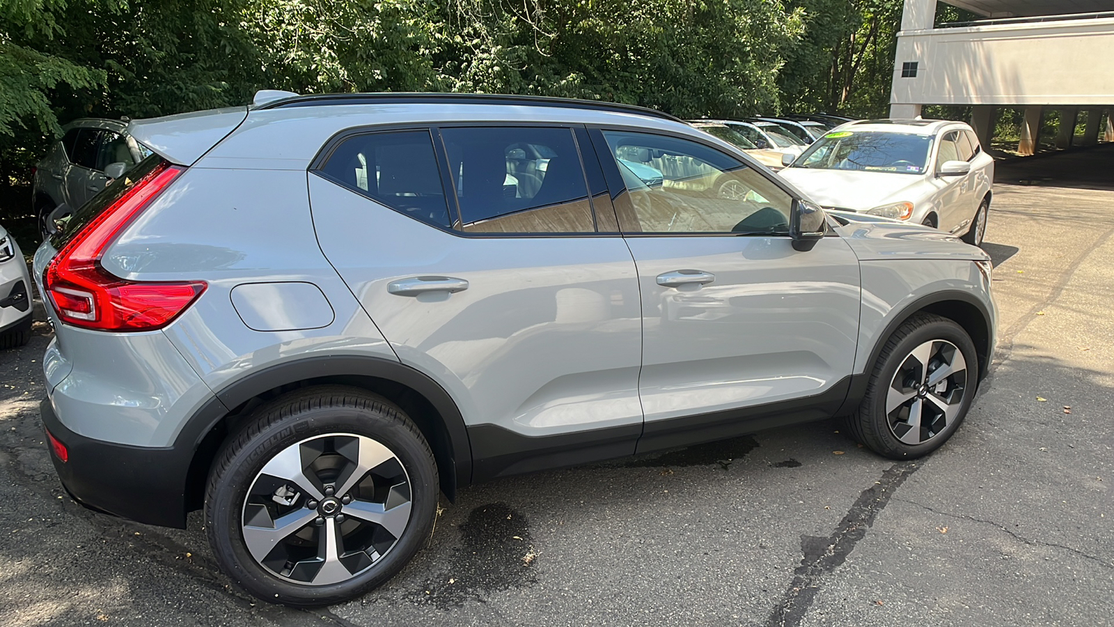 2025 Volvo XC40 B5 Plus Dark Theme 7