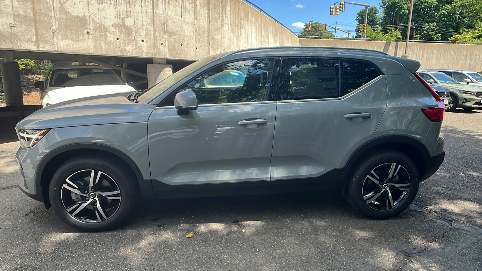 2025 Volvo XC40 B5 Core 2