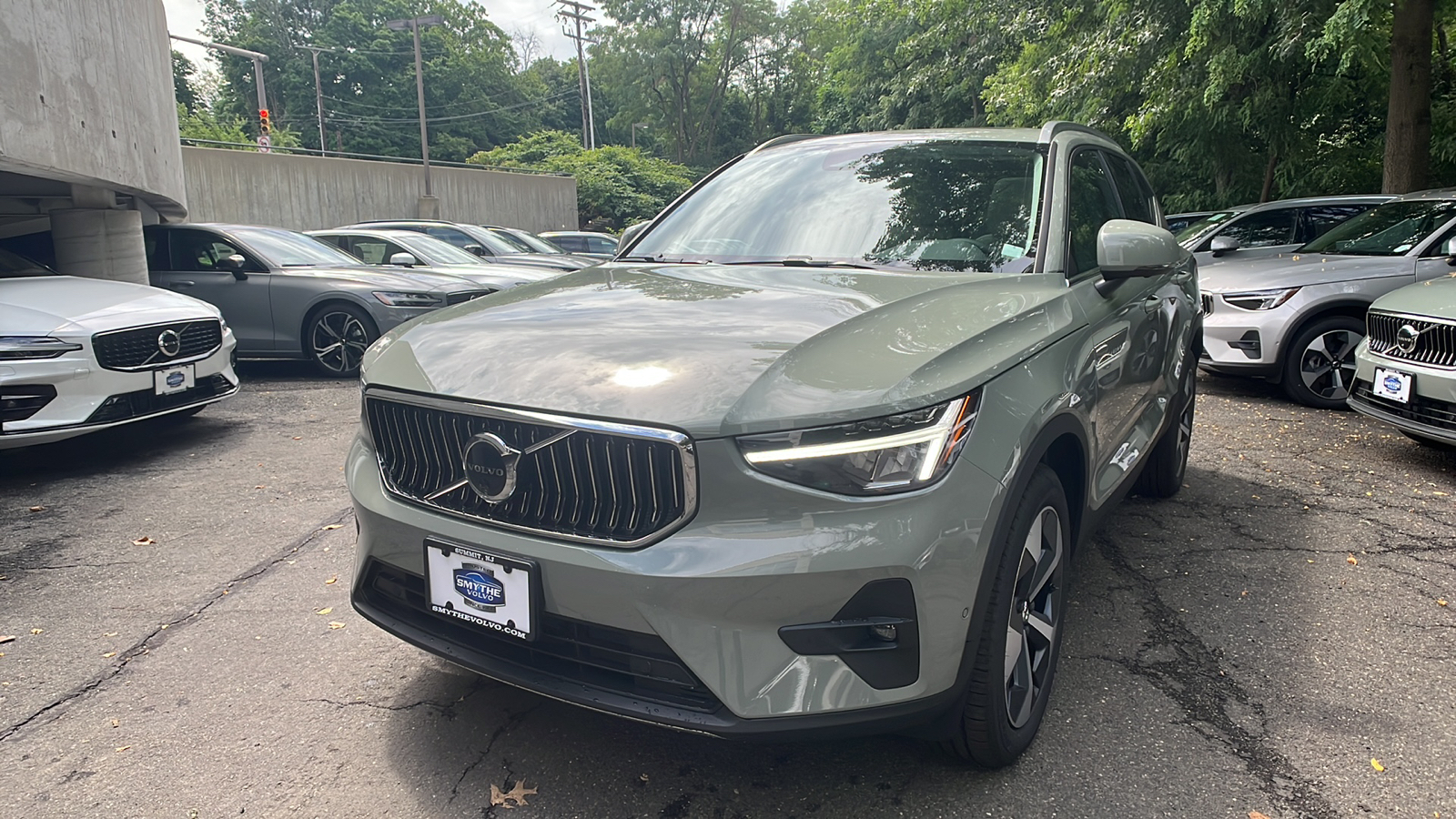 2025 Volvo XC40 B5 Plus Bright Theme 1