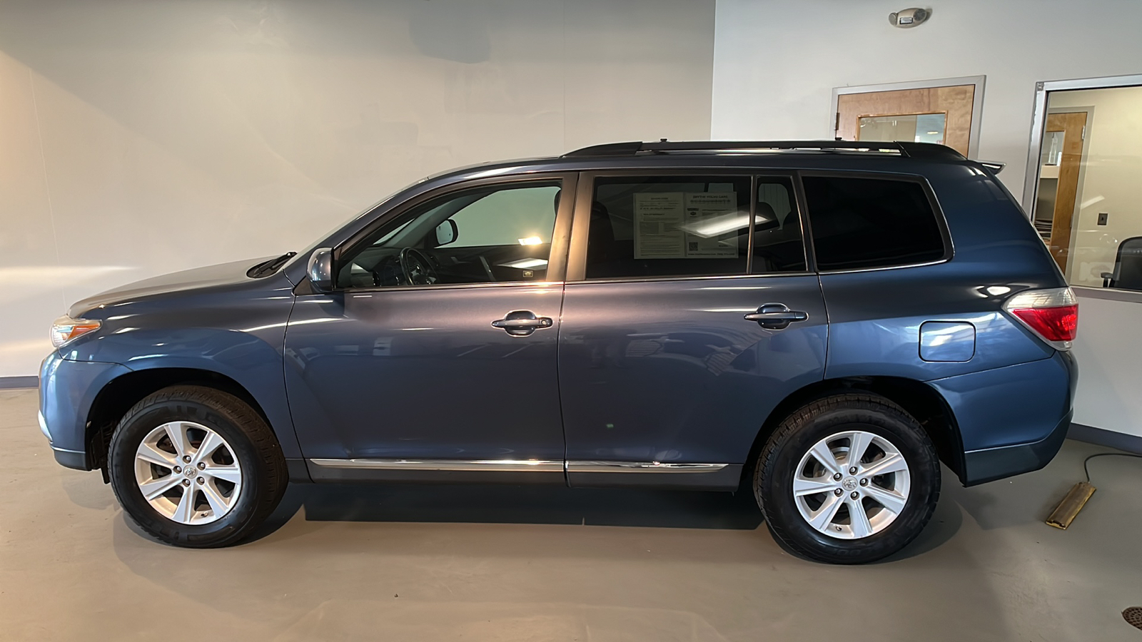 2013 Toyota Highlander Base Plus V6 2