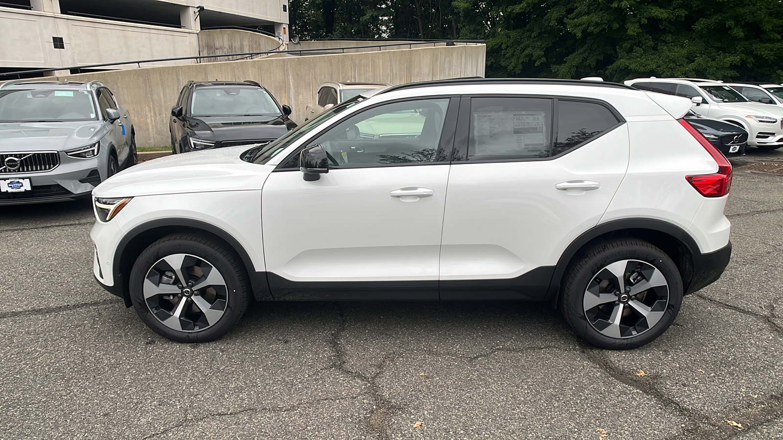 2025 Volvo XC40 B5 Plus Dark Theme 2