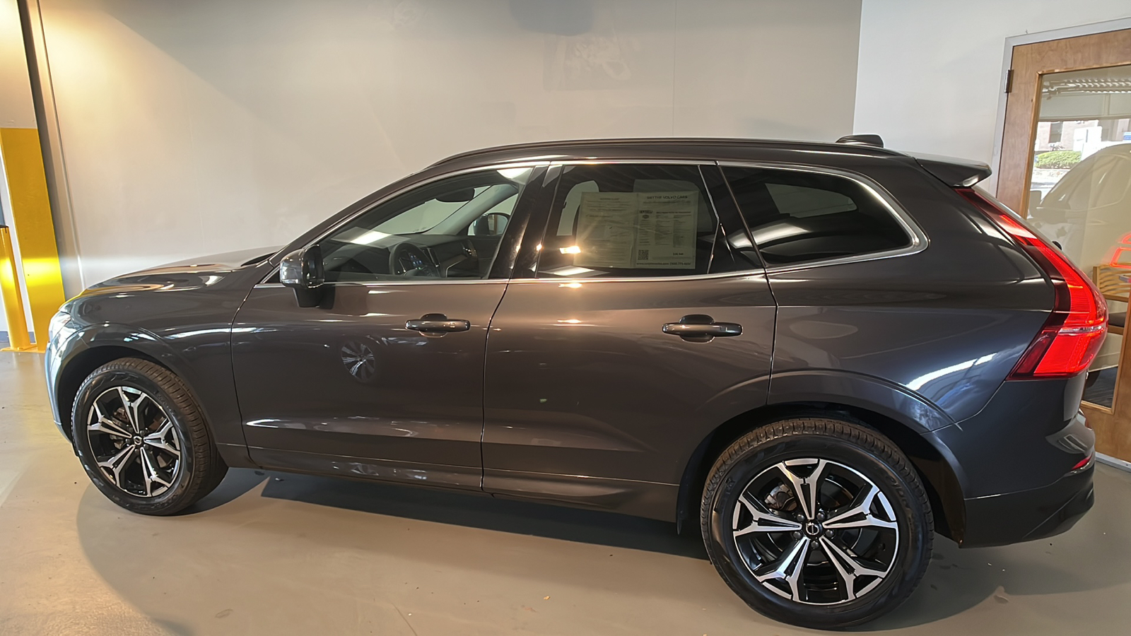 2022 Volvo XC60 B5 Momentum 2