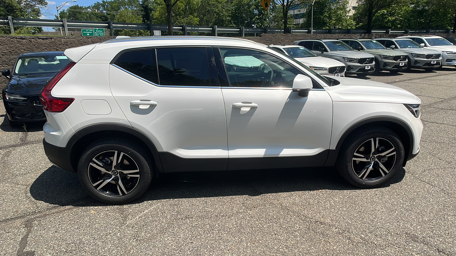 2025 Volvo XC40 B5 Core 7