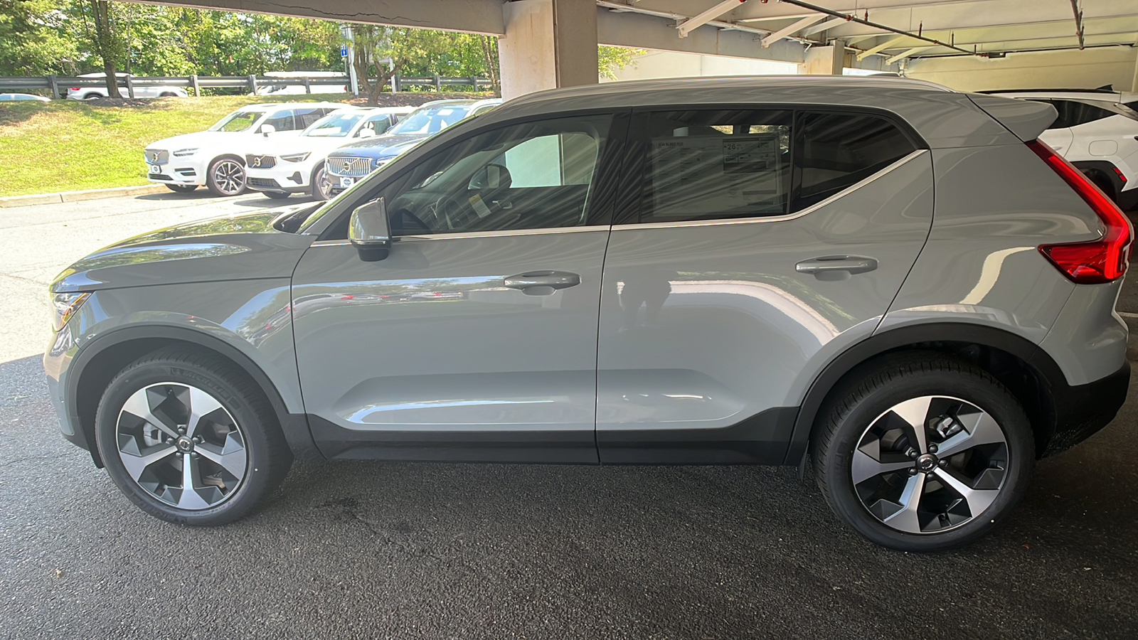 2025 Volvo XC40 B5 Plus Bright Theme 2