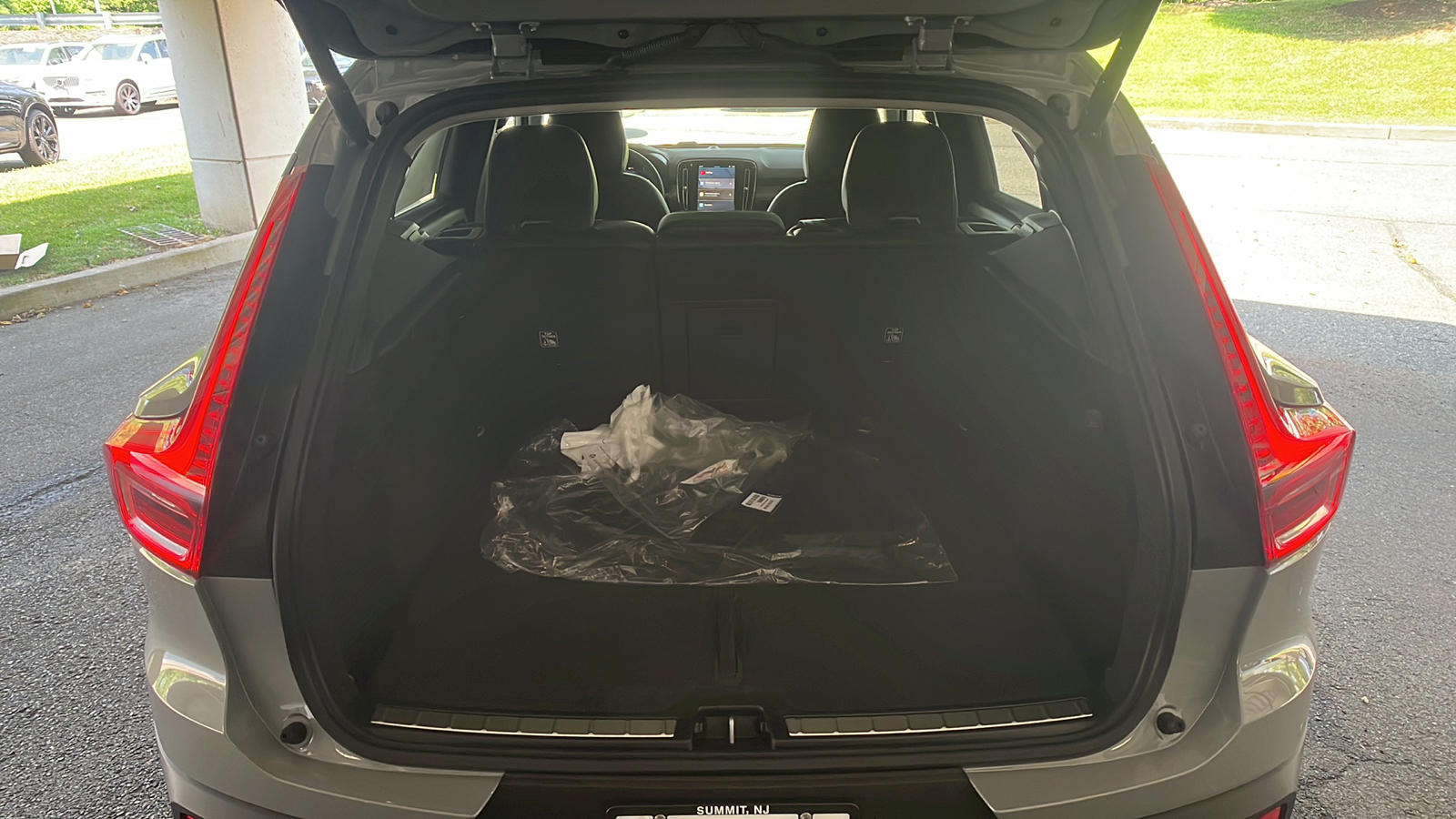 2025 Volvo XC40 B5 Plus Bright Theme 5