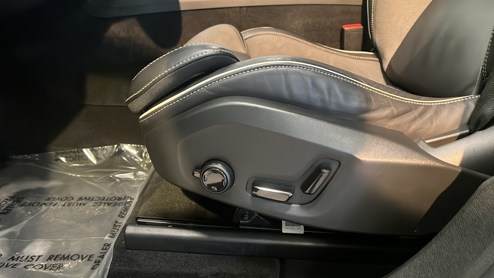 2021 Volvo XC60 Recharge Plug-In Hybrid T8 R-Design 12