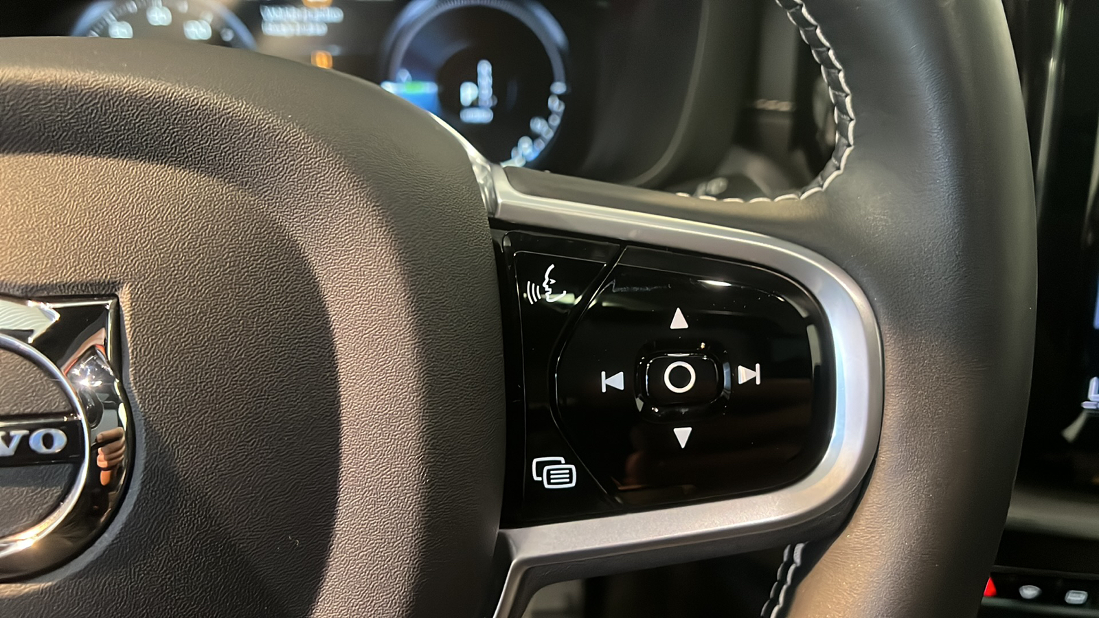 2021 Volvo XC60 Recharge Plug-In Hybrid T8 R-Design 17