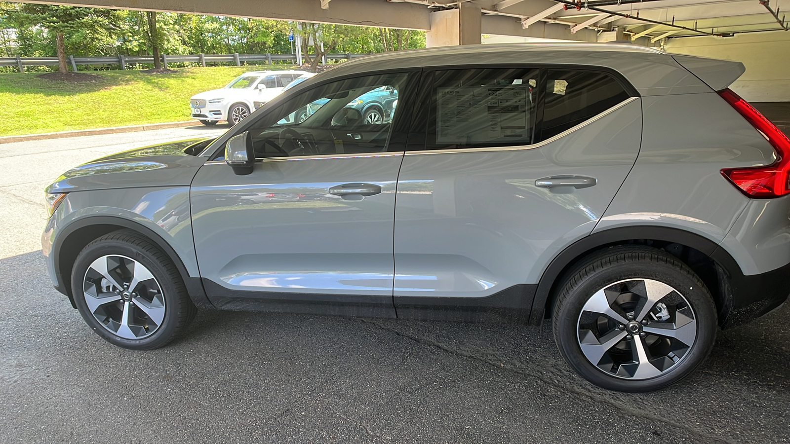 2025 Volvo XC40 B5 Core 2