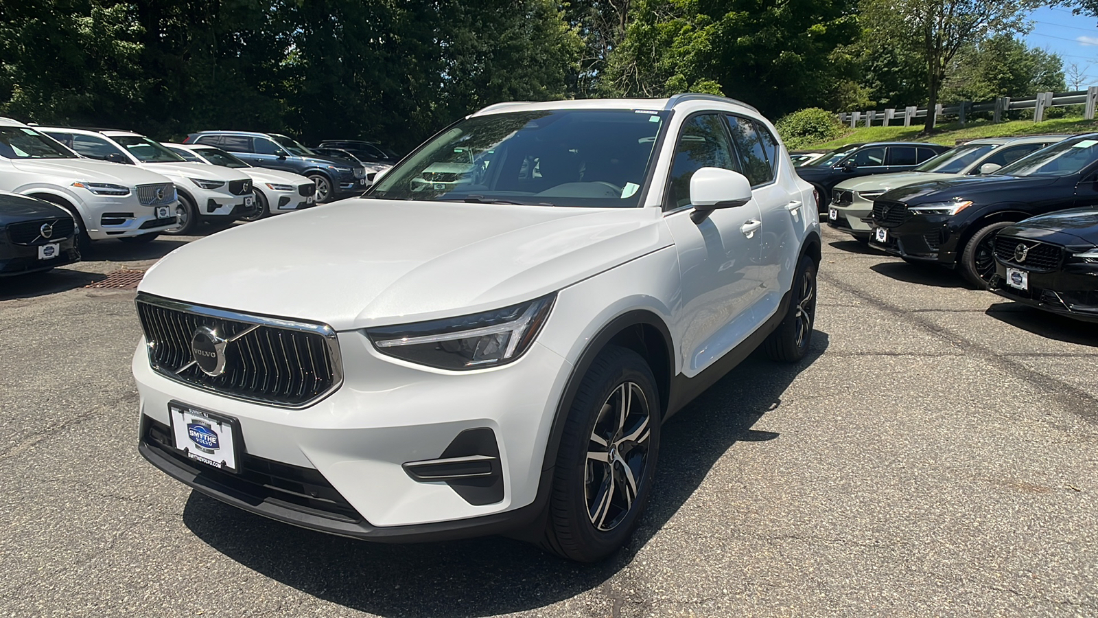 2025 Volvo XC40 B5 Core 1